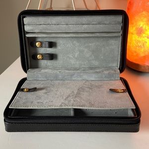 Leather travel jewelry case